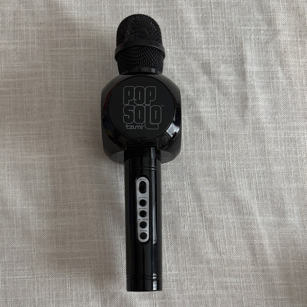 Pop Solo Wireless Black Microphone